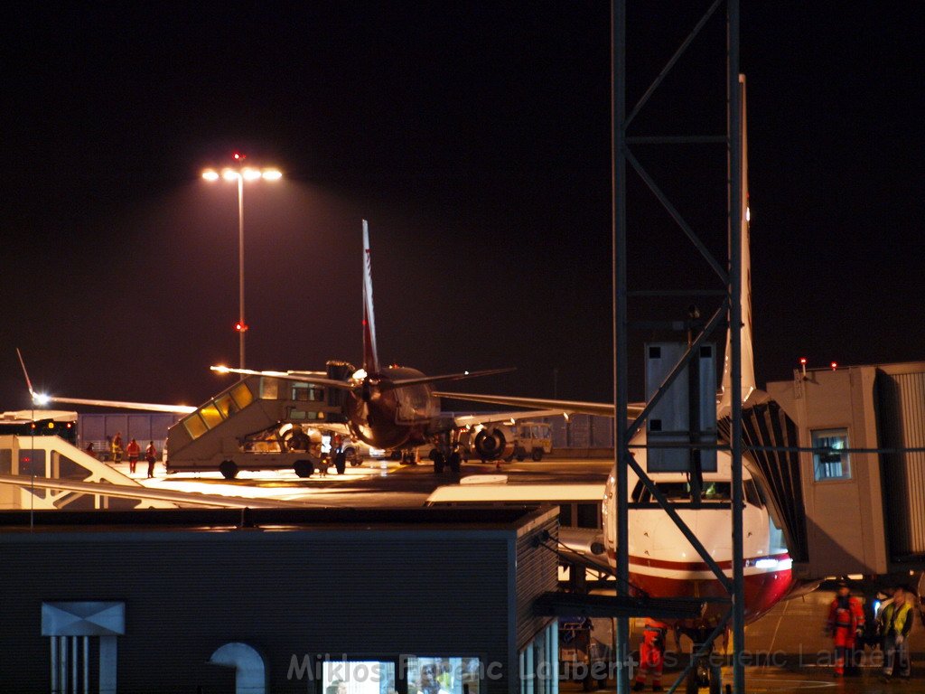 Notlandung Flugzeug AIR Berlin Flughafen Koeln BonnP05.JPG